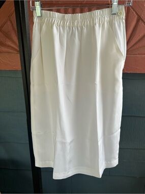 Vintage Neiman Marcus 100% Silk White Skirt Size 10 Excellent Condition